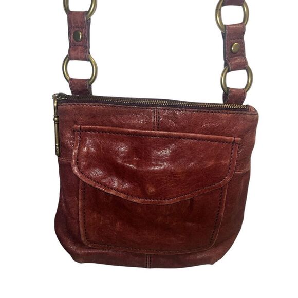 ✨Fossil Wine Crossbody Adjustable with Key Charm✨ - Picture 3 of 8